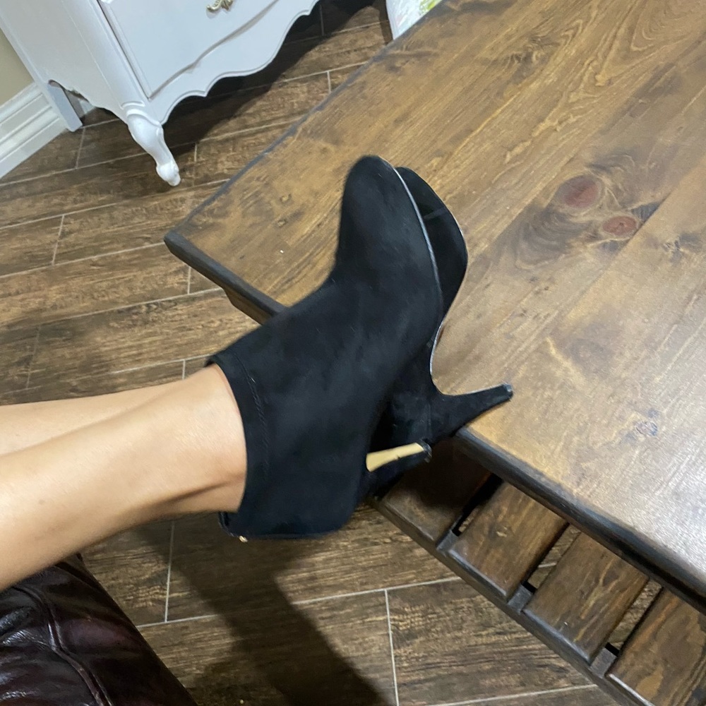 VINCE CAMUTO